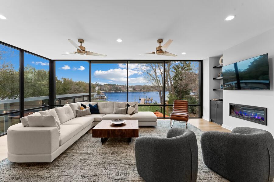 StayLakeNorman luxury vacation home, Blue Haven. Escape and unwind on a luxury getaway to Lake Norman