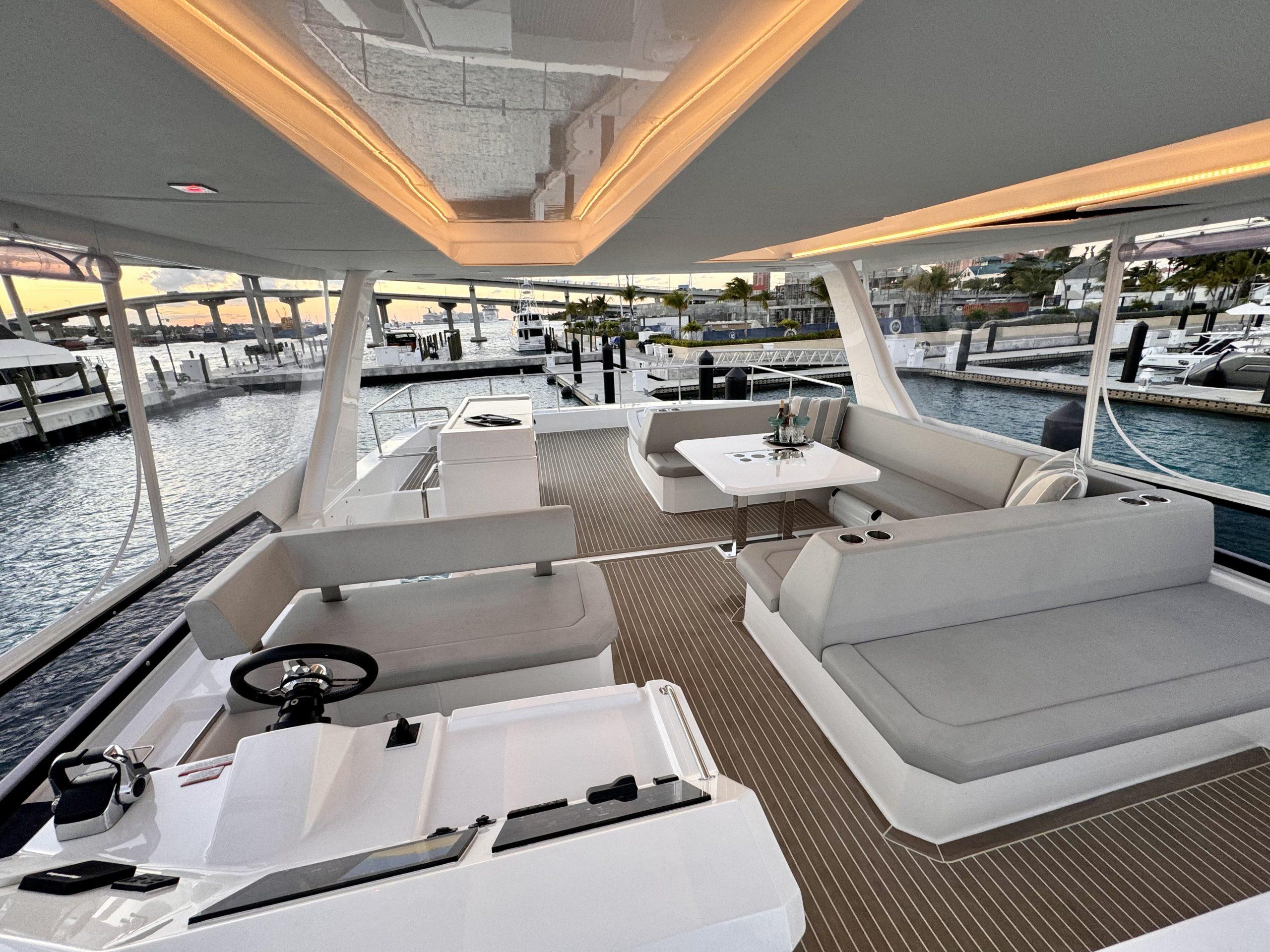 Charter Bahamas, luxury private yacht charter