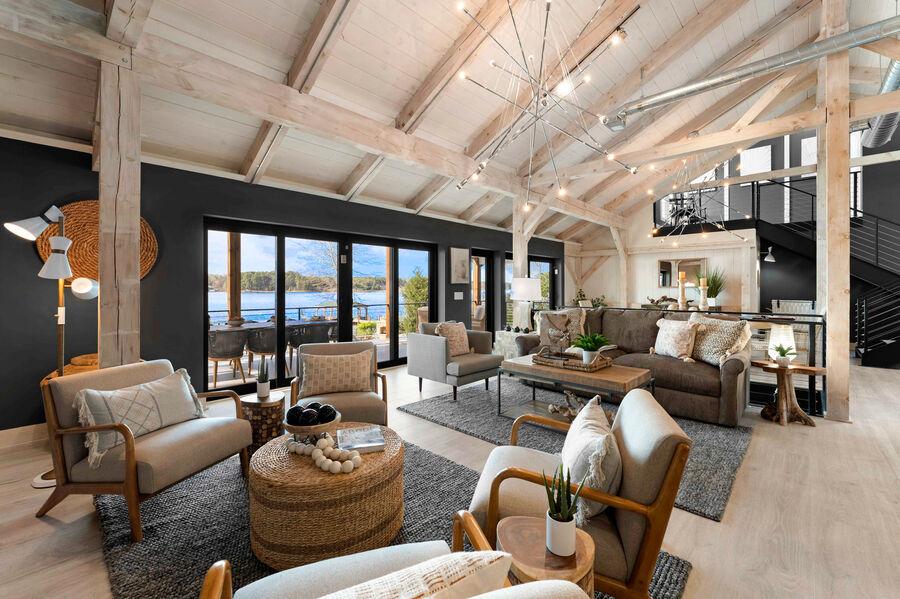 StayLakeNorman luxury vacation rental, Keenan Beach is the perfect place to host your holiday gathering this year. 