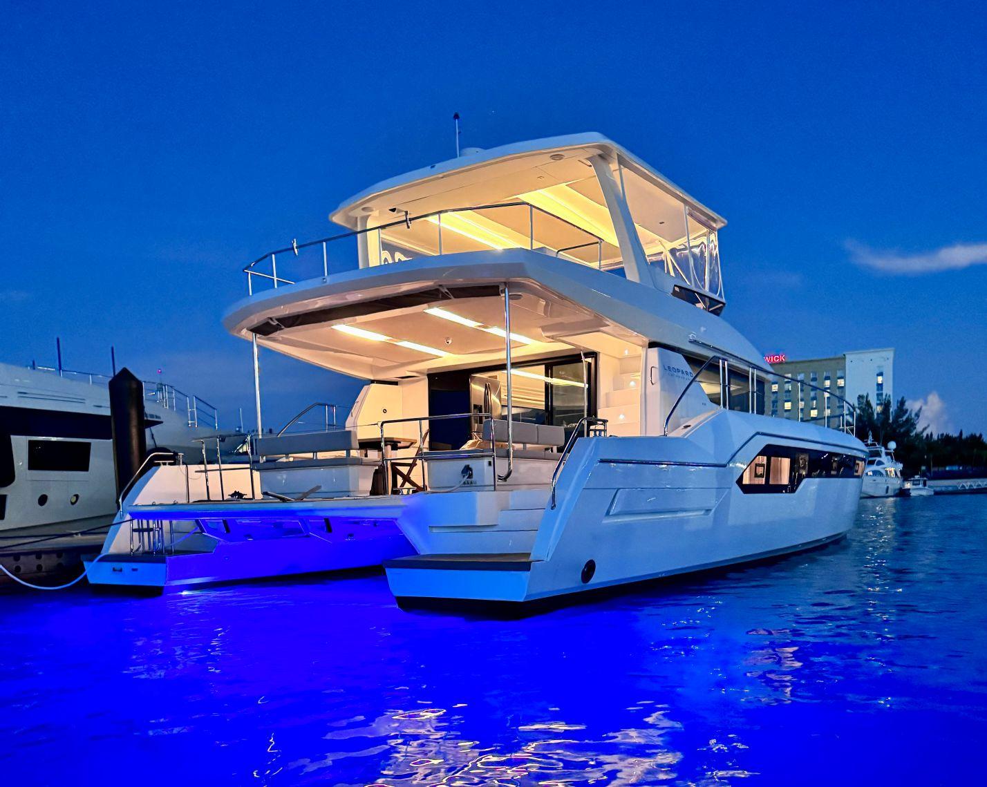 Charter Bahamas, luxury private yacht charter