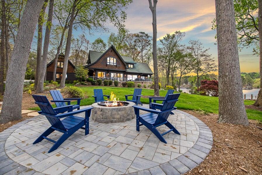 Where to stay on Lake Norman if you want extra privacy. 