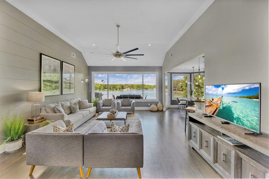 StayLakeNorman luxury vacation rental, Pathway Bay is the perfect place to host your holiday gathering this year. 