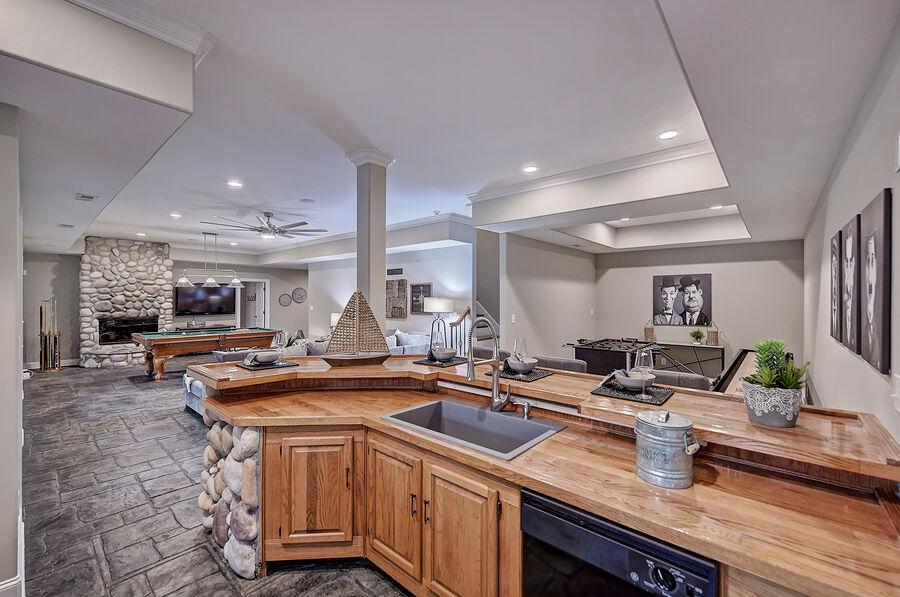 Expansive kitchen at Hidden Harbor StayLakeNorman
