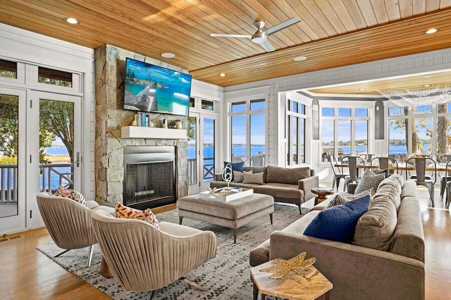 Where to stay on Lake Norman if you are traveling with a big group. 