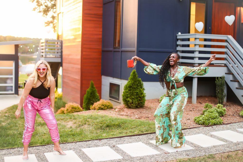 StayLakeNorman luxury waterfront vacation rentals are the perfect setting for your luxury bachelorette experience.