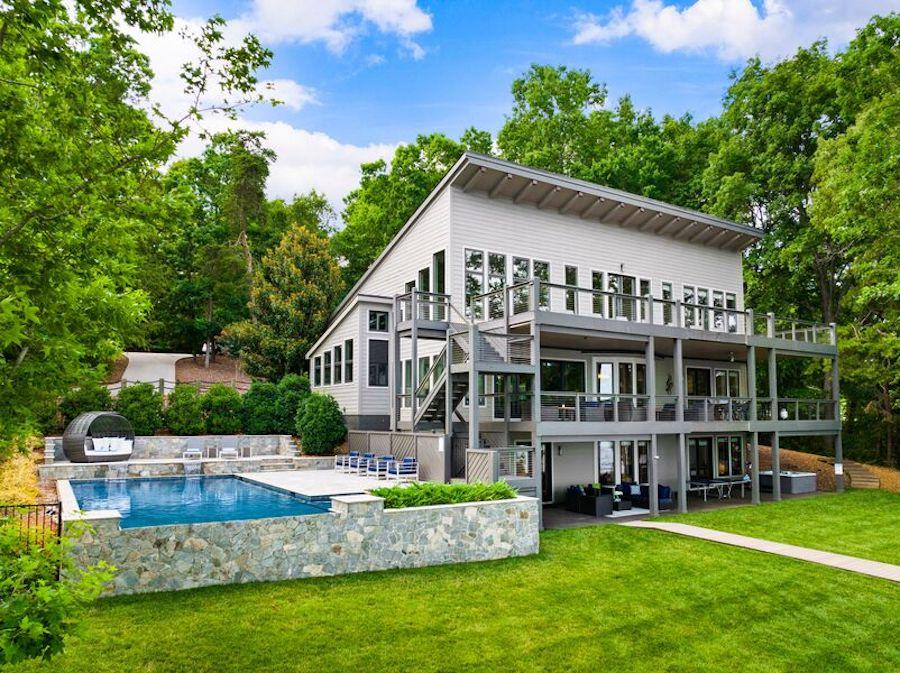 lake-norman-summer-getaway-luxury-vacation-rental-1