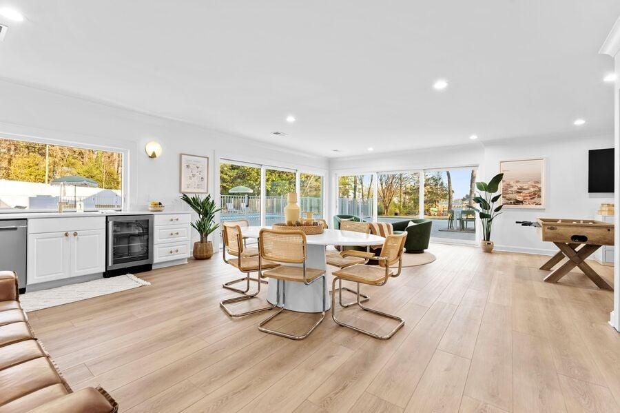 Blanca Bay is lakefront luxury at its finest. Have the summer getaway of your dreams at this waterfront luxury vacation rental by StayLakeNorman. 
