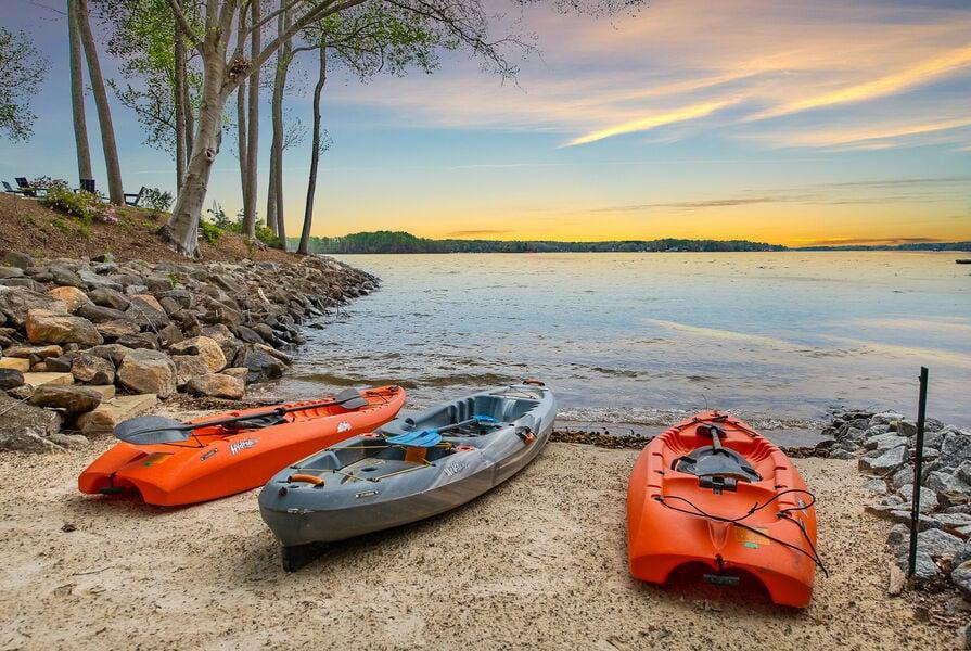 Kayaking around Lake Norman is the perfect team building exercise for your company retreat.