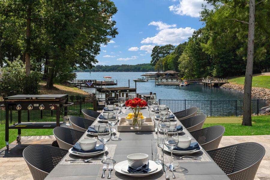 Lakefront views will take your delicious meal to the next level!