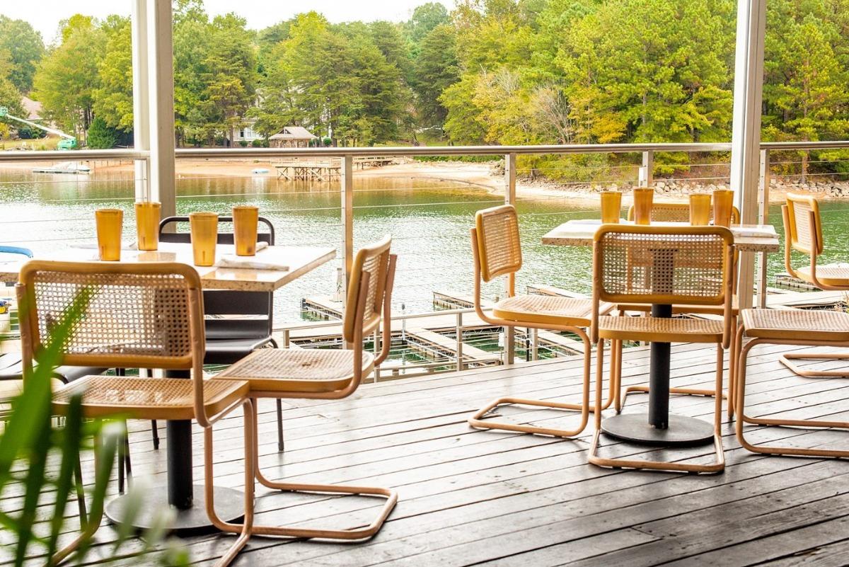 lakefront dining at Hello, Sailor on Lake Norman, NC